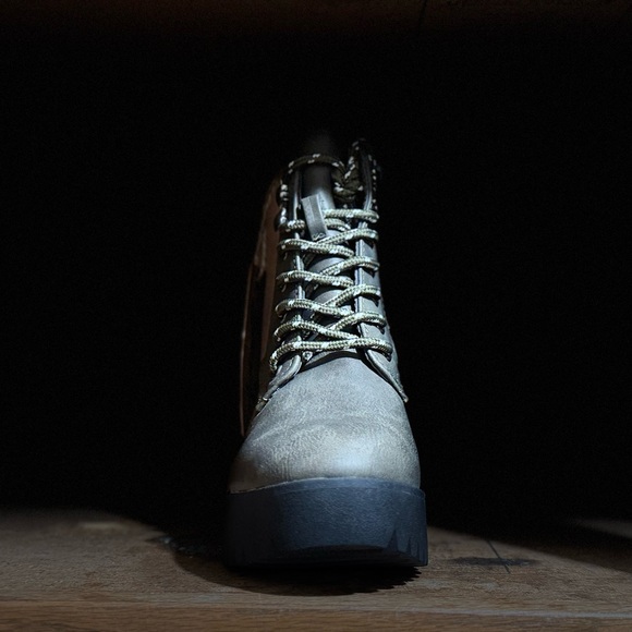 Seven7 Women's Olive Lace Up Boots w/zip-up option Size 7 NWT! - Picture 2 of 6